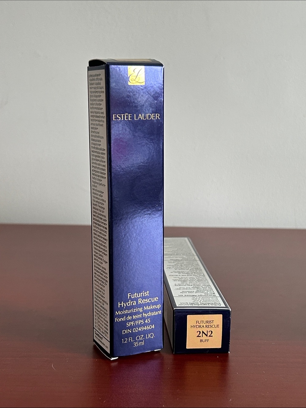 Estee Lauder Futurist Hydra Rescue Moisturizing foundation spf 45- 2N2 Buff